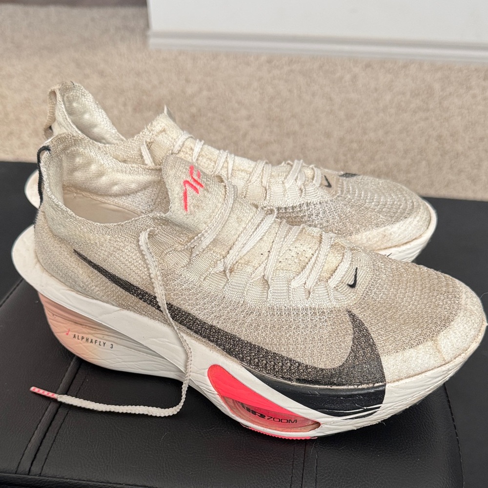 Nike Cream and Black Women's Running Shoes with Pink Accents